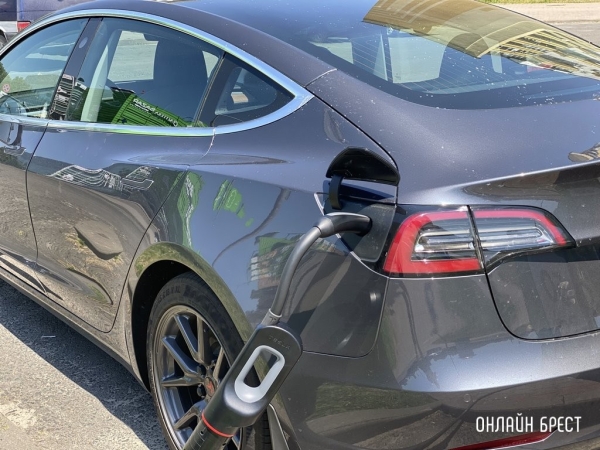 Tesla возглавила рейтинг самых дорогих автобрендов мира