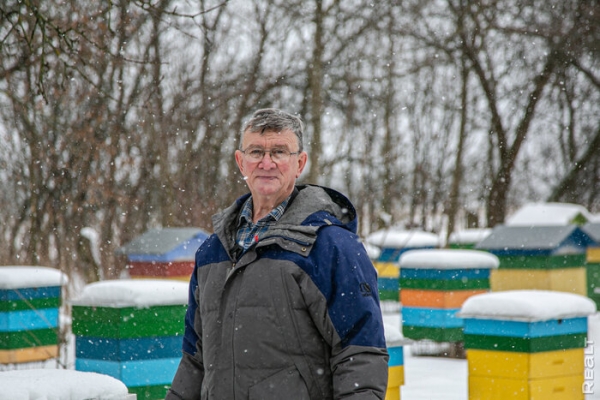 «Летом здесь гул — как на аэродроме». Семья переехала из столицы в старый дом в глухой деревне — и не жалеет