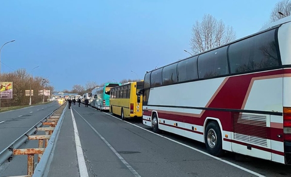 На автобусе в Польшу. Сколько придется простоять в очереди на белорусской границе? На автобусе в Польшу. Сколько придется простоять в очереди на белорусской границе?