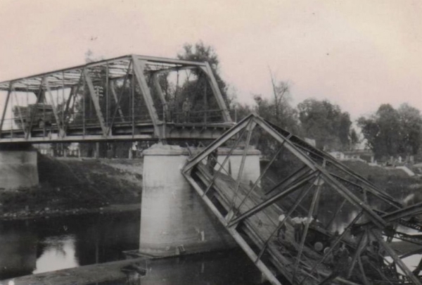 А вы знали, что на месте подвесного моста у «звезды» Брестской крепости был автомобильный? А вы знали, что на месте подвесного моста у «звезды» Брестской крепости был автомобильный?