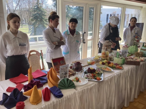 Стало известно, что за «движ» сейчас на улице у горисполкома в Бресте Стало известно, что за «движ» сейчас на улице у горисполкома в Бресте