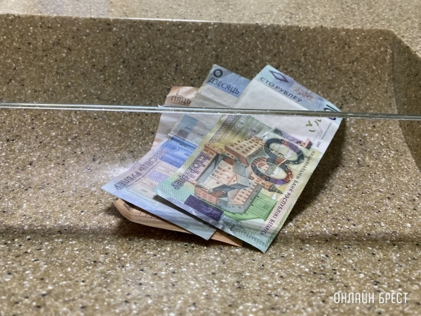 Банки Беларуси вводят огромные комиссии по валютным счетам – как и зачем Банки Беларуси вводят огромные комиссии по валютным счетам – как и зачем