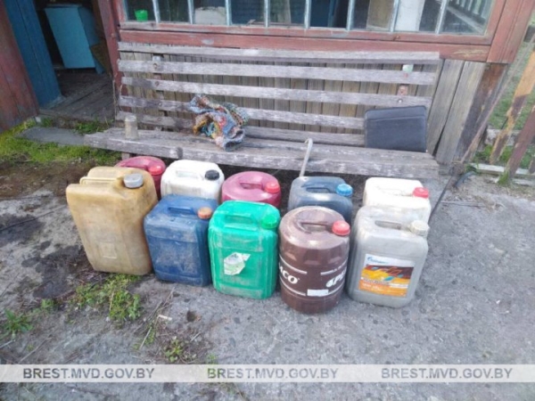 Почти 200 литров окрашенного топлива изъяли у жителя Брестской области Почти 200 литров окрашенного топлива изъяли у жителя Брестской области