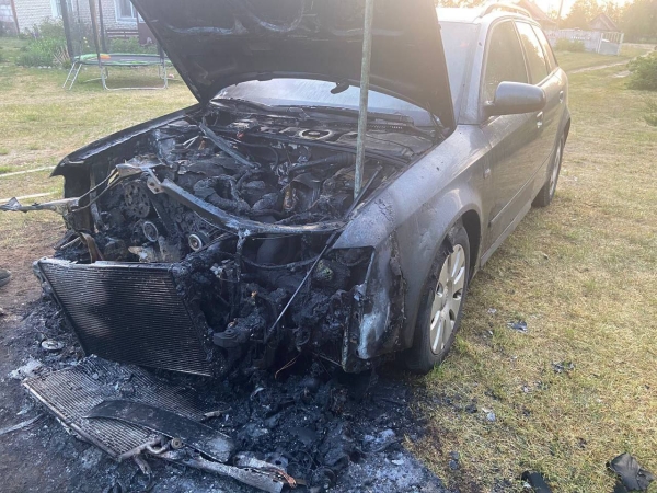 В Ивацевичском районе горел автомобиль