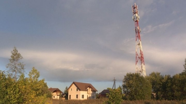 Мужчина взобрался на вышку сотовой связи под Барановичами Мужчина взобрался на вышку сотовой связи под Барановичами