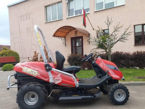 Брестский «Коммунальник» пополнился двумя новыми газонокосилками Брестский «Коммунальник» пополнился двумя новыми газонокосилками