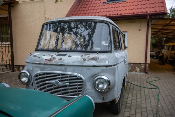«Искал в объявлениях и даже в огородах по всей Беларуси». Посмотрите, как белорус восстанавливает старые Barkas и Trabant «Искал в объявлениях и даже в огородах по всей Беларуси». Посмотрите, как белорус восстанавливает старые Barkas и Trabant