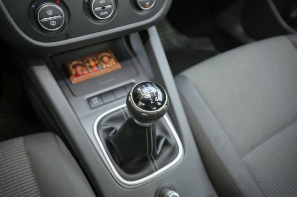 «Брал новым у дилера в 2009 году». Белорус показал VW Jetta 1.9 TDI, который до сих пор обслуживает у «официалов» «Брал новым у дилера в 2009 году». Белорус показал VW Jetta 1.9 TDI, который до сих пор обслуживает у «официалов»