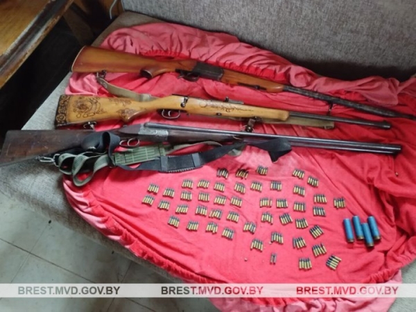Житель Березы хранил на даче карабин и два охотничьих ружья с патронами Житель Березы хранил на даче карабин и два охотничьих ружья с патронами