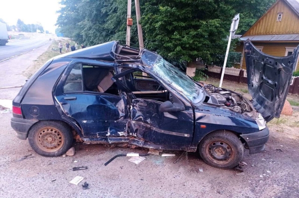 Мотоциклист погиб после столкновения с легковушкой Мотоциклист погиб после столкновения с легковушкой