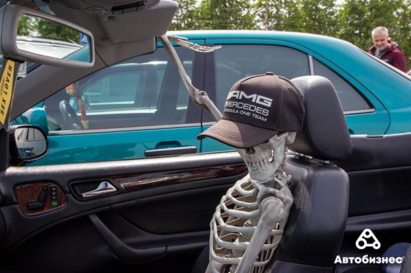 «Нет года выпуска, есть состояние». В Беларуси владельцы старых Mercedes собрались на большую встречу «Нет года выпуска, есть состояние». В Беларуси владельцы старых Mercedes собрались на большую встречу