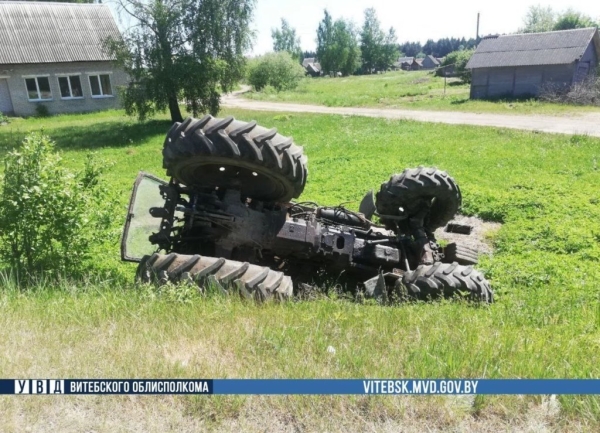 В Беларуси пьяный пастух за один вечер угнал трактор, попал в ДТП и едва не сгорел на пожаре В Беларуси пьяный пастух за один вечер угнал трактор, попал в ДТП и едва не сгорел на пожаре
