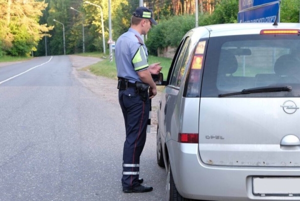 Под Гродно водитель сам признался ГАИ, что едет без прав. Смягчило ли это наказание? Под Гродно водитель сам признался ГАИ, что едет без прав. Смягчило ли это наказание?