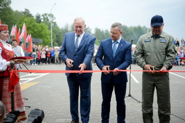 Торжественное открытие аэродрома под Брестом Торжественное открытие аэродрома под Брестом