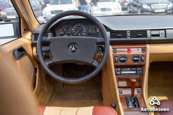 «Нет года выпуска, есть состояние». В Беларуси владельцы старых Mercedes собрались на большую встречу «Нет года выпуска, есть состояние». В Беларуси владельцы старых Mercedes собрались на большую встречу