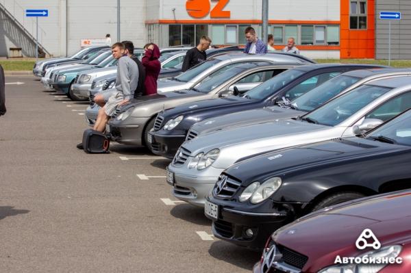 «Нет года выпуска, есть состояние». В Беларуси владельцы старых Mercedes собрались на большую встречу «Нет года выпуска, есть состояние». В Беларуси владельцы старых Mercedes собрались на большую встречу
