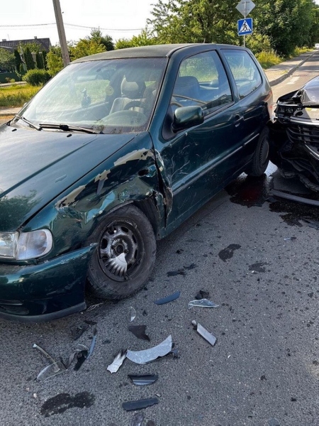 Такси в Барановичах «пролетело» под знак «Стоп» и протаранило легковушку с детьми Такси в Барановичах «пролетело» под знак «Стоп» и протаранило легковушку с детьми