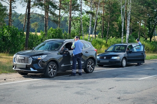 «Плёнку сами мы не снимаем». Инспекторы ГАИ о самых распространённых нарушениях летом