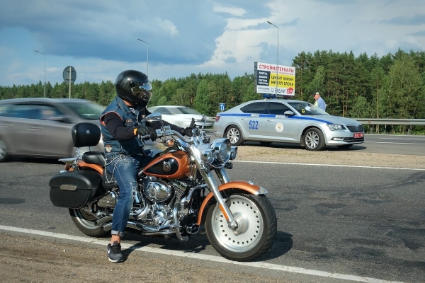 «Плёнку сами мы не снимаем». Инспекторы ГАИ о самых распространённых нарушениях летом