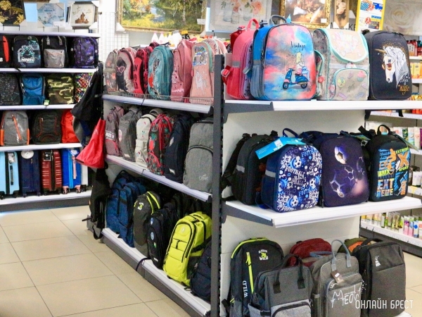 В Минобразования подсчитали стоимость оптимальной экипировки школьников в 2023 году