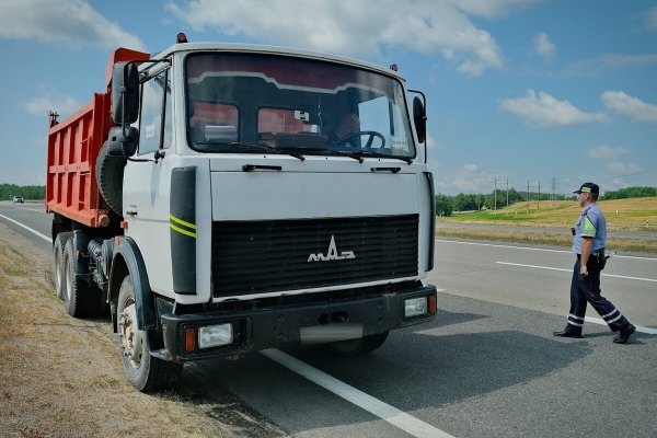 «Плёнку сами мы не снимаем». Инспекторы ГАИ о самых распространённых нарушениях летом