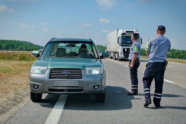 «Плёнку сами мы не снимаем». Инспекторы ГАИ о самых распространённых нарушениях летом