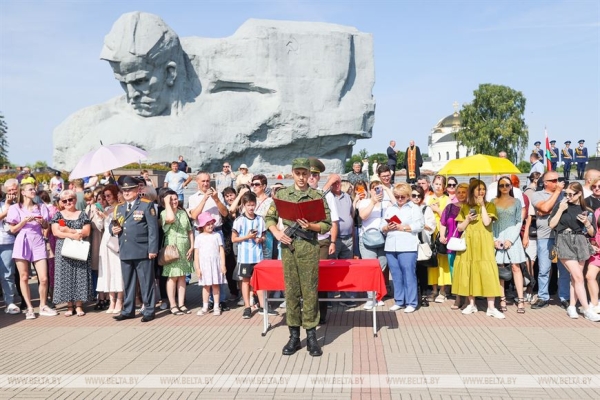 Церемония принятия военной присяги состоялась в Брестской крепости Церемония принятия военной присяги состоялась в Брестской крепости