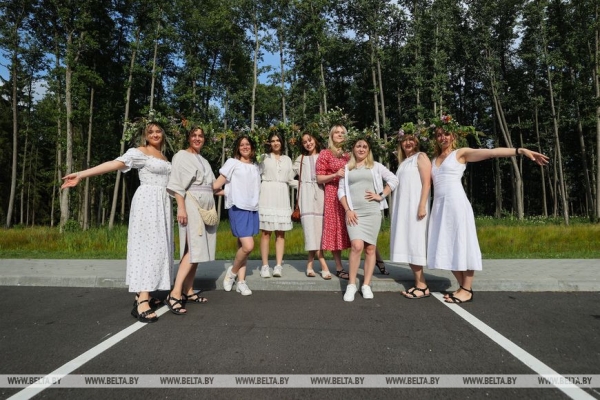 «Хочется больше народных праздников». Шумно и весело отметили Купалье в Беловежской пуще «Хочется больше народных праздников». Шумно и весело отметили Купалье в Беловежской пуще