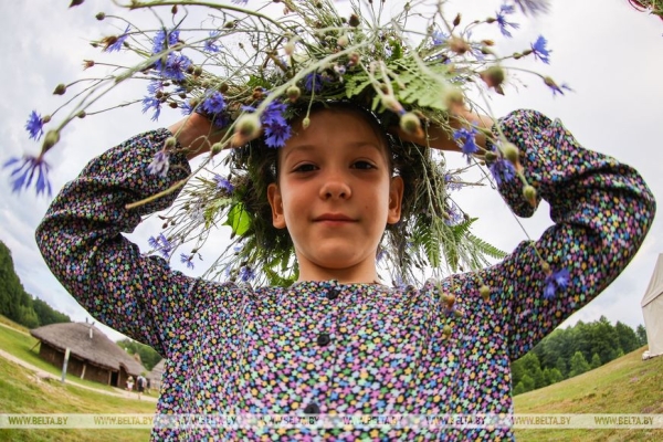 «Хочется больше народных праздников». Шумно и весело отметили Купалье в Беловежской пуще «Хочется больше народных праздников». Шумно и весело отметили Купалье в Беловежской пуще