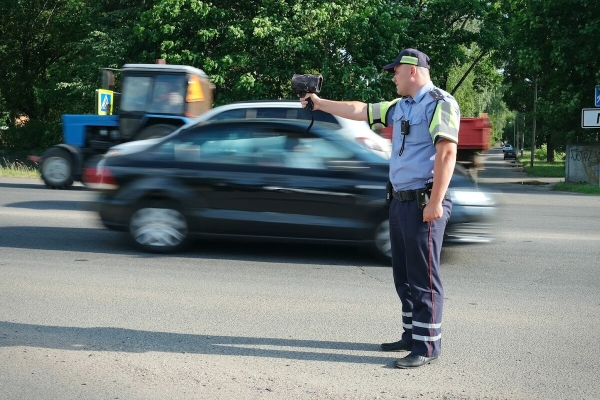 «Плёнку сами мы не снимаем». Инспекторы ГАИ о самых распространённых нарушениях летом