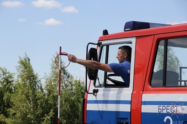 Марш спасателей и выставка раритетной техники. Брест отметит юбилей пожарной службы Марш спасателей и выставка раритетной техники. Брест отметит юбилей пожарной службы