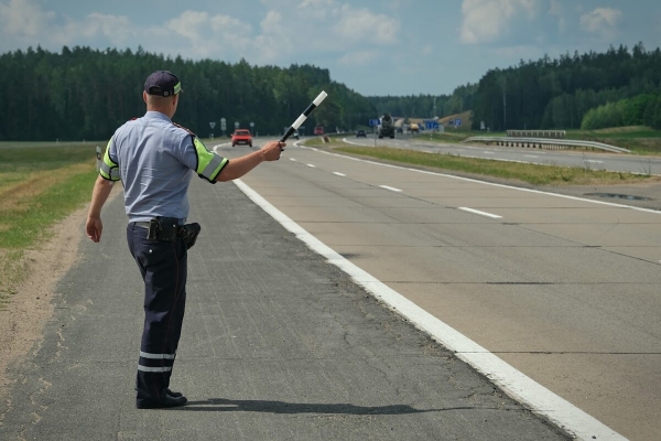 «Плёнку сами мы не снимаем». Инспекторы ГАИ о самых распространённых нарушениях летом