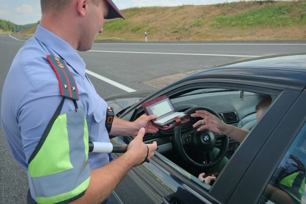 «Плёнку сами мы не снимаем». Инспекторы ГАИ о самых распространённых нарушениях летом