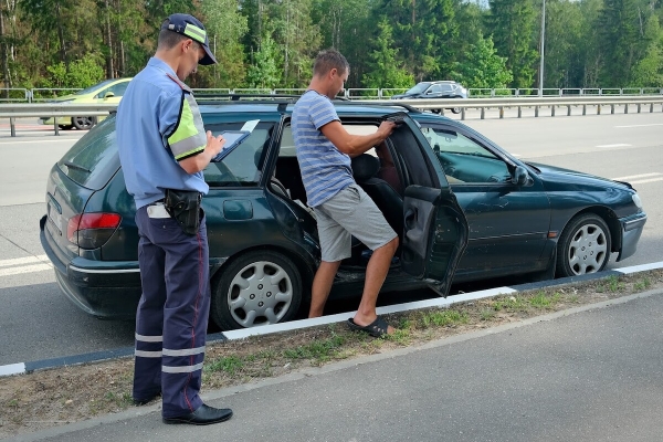 «Плёнку сами мы не снимаем». Инспекторы ГАИ о самых распространённых нарушениях летом