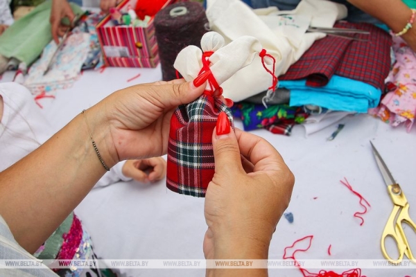 «Хочется больше народных праздников». Шумно и весело отметили Купалье в Беловежской пуще «Хочется больше народных праздников». Шумно и весело отметили Купалье в Беловежской пуще