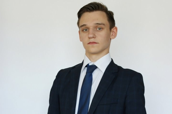 400-балльники не заканчиваются: еще один абитуриент сдал ЦЭ и ЦТ на максимум