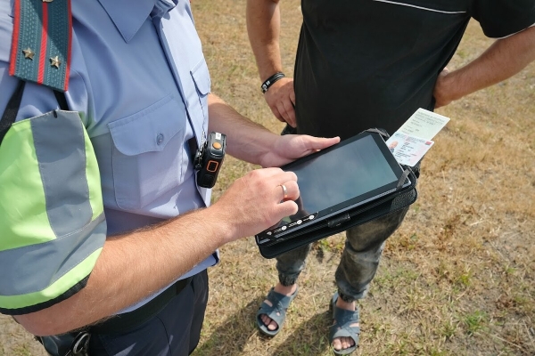 «Плёнку сами мы не снимаем». Инспекторы ГАИ о самых распространённых нарушениях летом