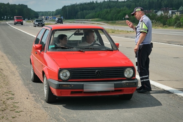 «Плёнку сами мы не снимаем». Инспекторы ГАИ о самых распространённых нарушениях летом