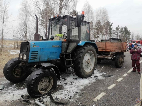 С маршруткой столкнулись два трактора, 21 человек доставлен в больницу. Кого считают виновником?
