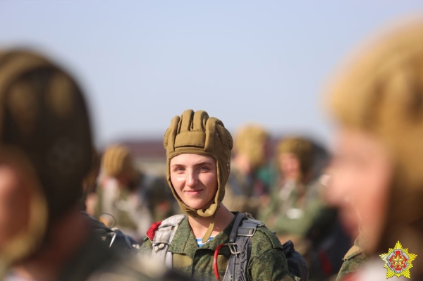 На базе 38-й Брестской отдельной десантно-штурмовой бригады проходит пятидневный сбор с офицерами-выпускниками