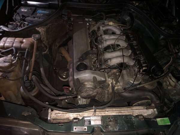 «Мерседес Бенц» 90-х годов горел в Пинске