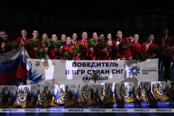 Горячая поддержка трибун, атмосфера дружбы и уважения на Играх. В Бресте наградили девушек-гандболисток Горячая поддержка трибун, атмосфера дружбы и уважения на Играх. В Бресте наградили девушек-гандболисток