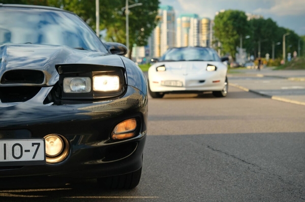 Показываем два редких Pontiac Firebird, которые есть в Беларуси