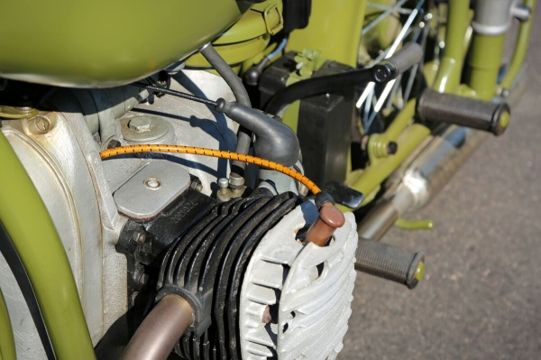 Считай, музейный экспонат! Белорус заморочился и вложил $10 тысяч в мотоцикл М-72 1953 г. в. Считай, музейный экспонат! Белорус заморочился и вложил $10 тысяч в мотоцикл М-72 1953 г. в.