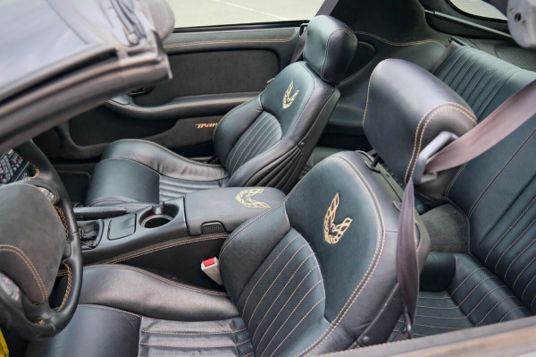 Показываем два редких Pontiac Firebird, которые есть в Беларуси