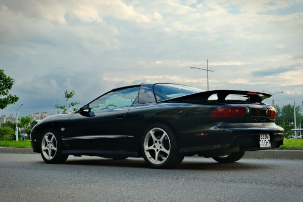 Показываем два редких Pontiac Firebird, которые есть в Беларуси