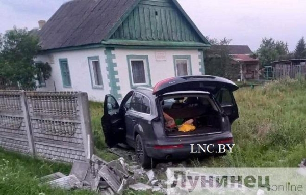 ДТП в Лунинецком районе: такси «встретилось» с Audi Q7