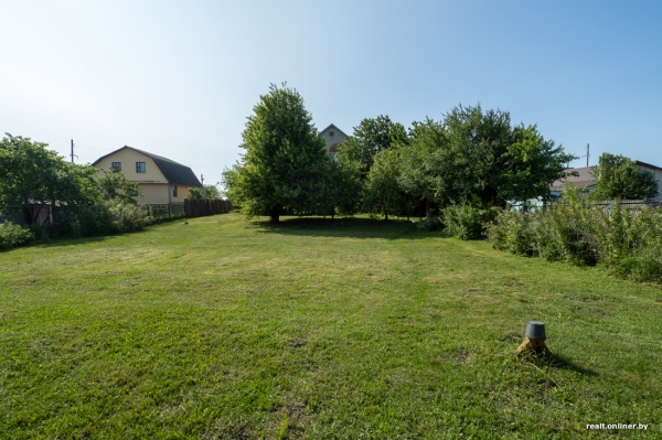 800 «квадратов» на одну семью. Побывали в домах, которые в 90-е строили на широкую ногу