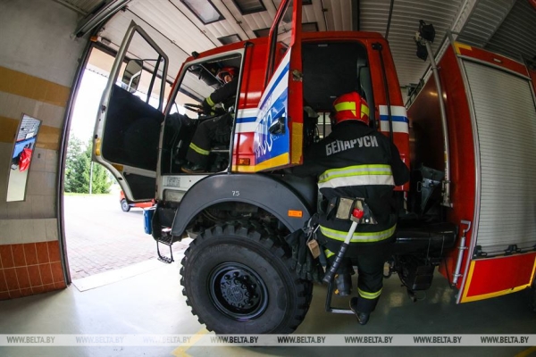 Тяжело в учении - легко в спасении. Сотрудники МЧС в Бресте показали, как проходят их тренировки