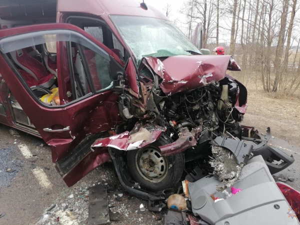 С маршруткой столкнулись два трактора, 21 человек доставлен в больницу. Кого считают виновником?